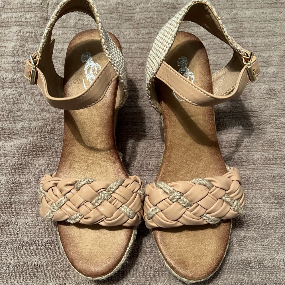 Beige & pale pink Size 8